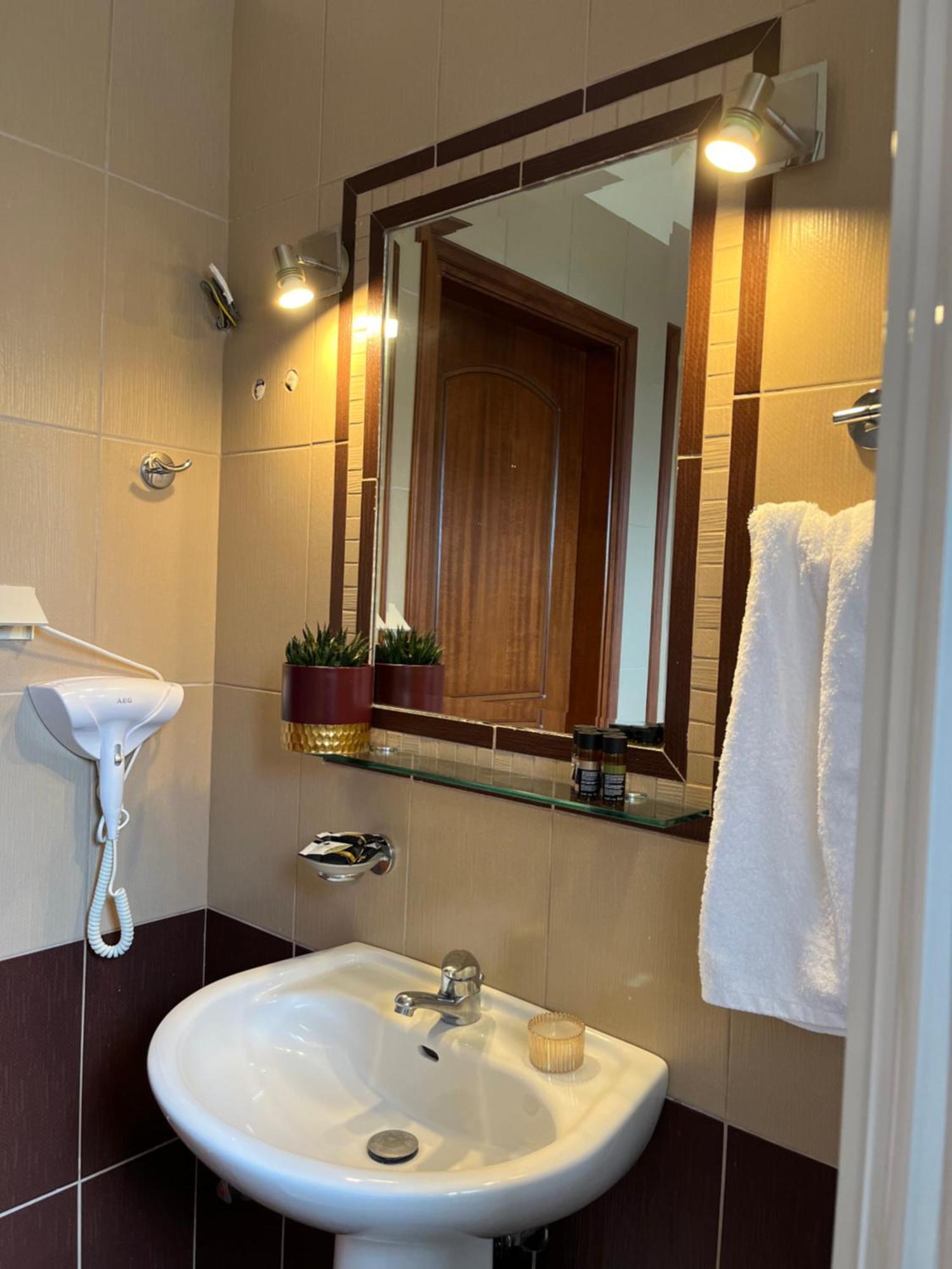 Agnanti Zitsas Hotel エクステリア 写真